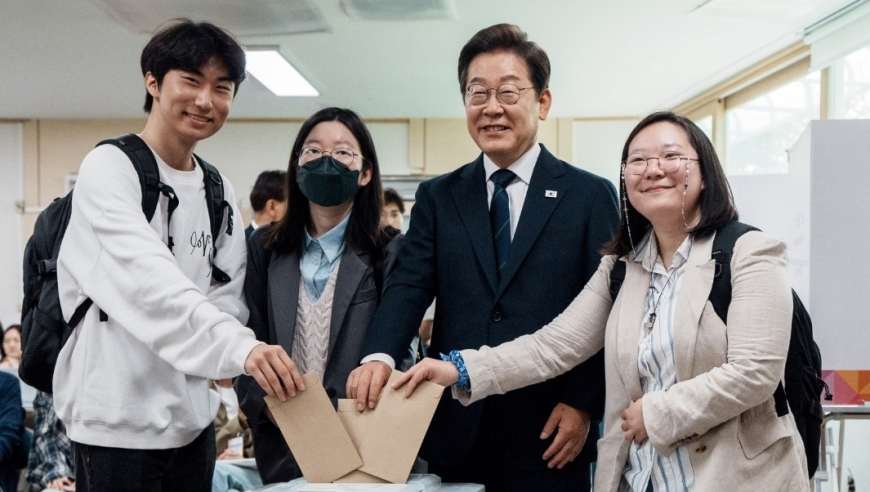 澳门彩开奖果开奖资料,影老板长发限时回归,创造力策略实施推广_纪念版V7.100